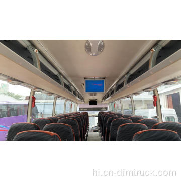 यूटोंग कोच बस का उपयोग 55 सीटों के साथ किया जाता है